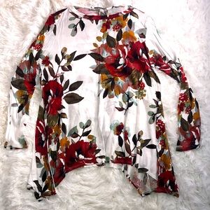 Cute flowy top with rich floral print